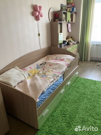 Стол кровать комод для детской комнаты