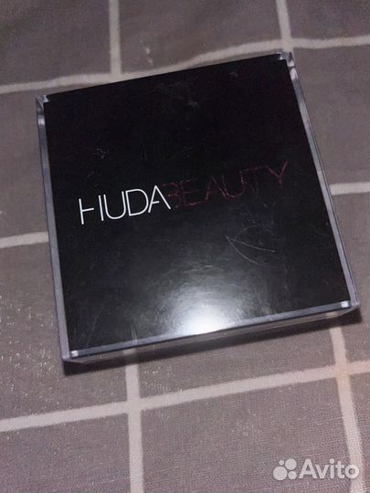 Huda beauty пудра