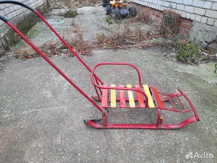 Санки с ручкой