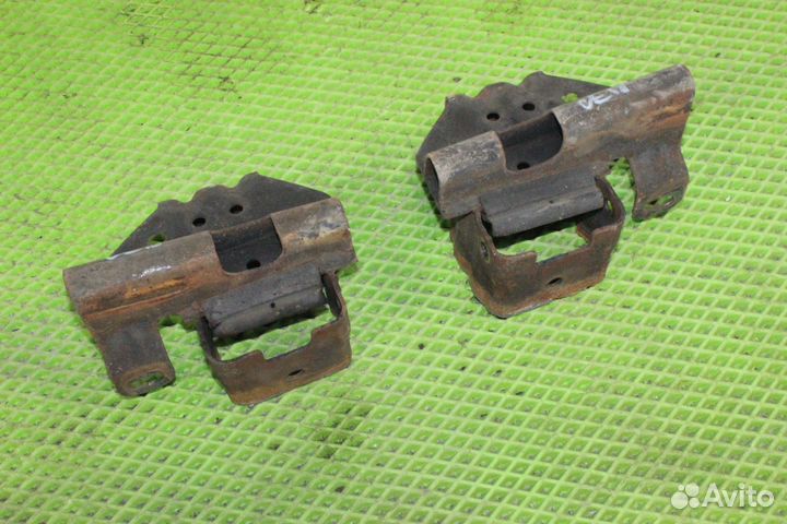 Передний срез рамы 2шт. Cadillac Escalade GMT800