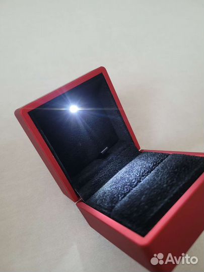 Коробка футляр под ювелирные украшения с подсветко