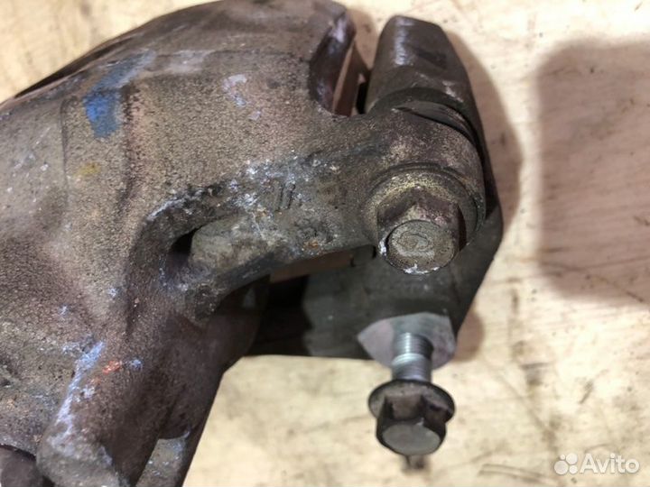 Суппорт передний левый Mitsubishi Lancer 10 CY3A