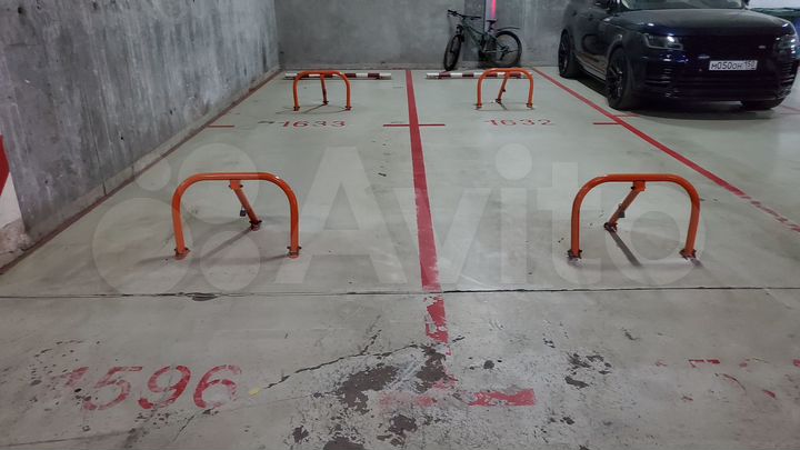 Машиноместо, > 30 м²