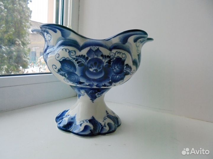 Фарфор Гжель авторство Конфетница на ножк выс 13см