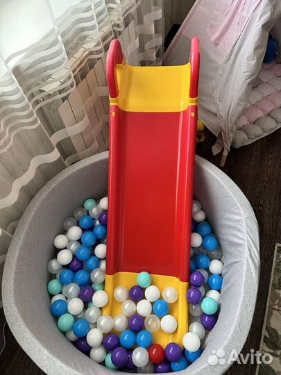 Сухой бассейн с шариками и горкой