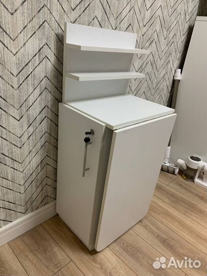 Стол для маникюра складной