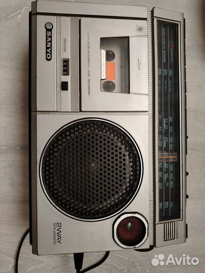 Кассетный магнитофон sanyo