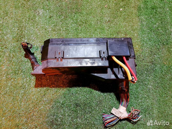 Блок предохранителей E11267010D Mazda Tribute epew