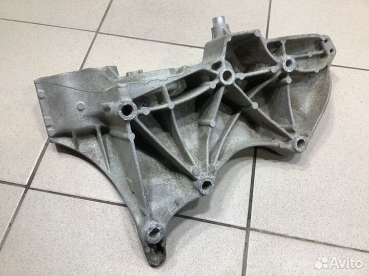 Кронштейн генератора Renault Duster F4R 2010-2021