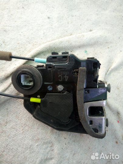 Замок двери задний левый Toyota Camry V40 2008