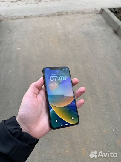 iPhone X, 64 ГБ