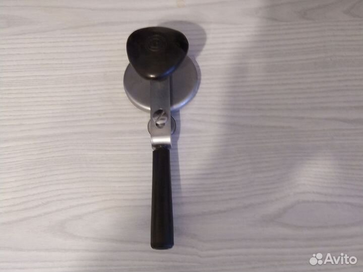 Закаточная машинка для жестяных банок