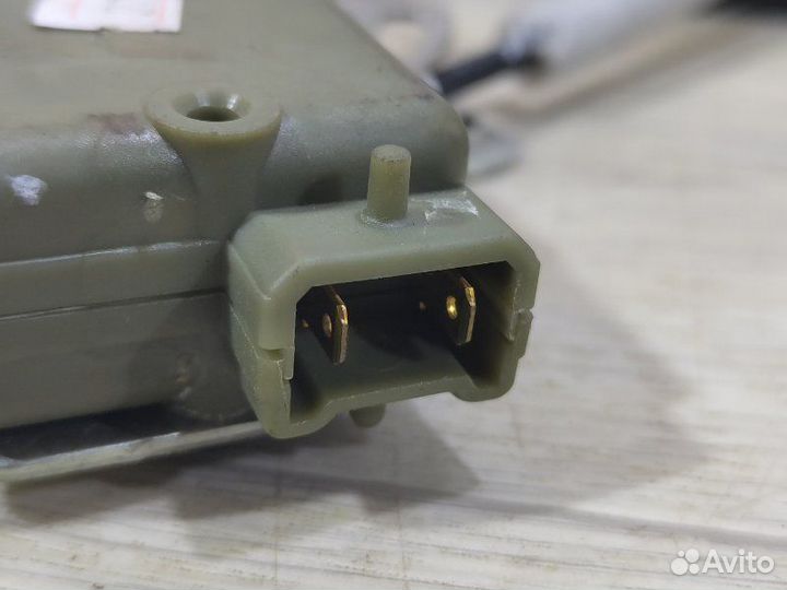 Замок двери багажника задний левый LADA Largus