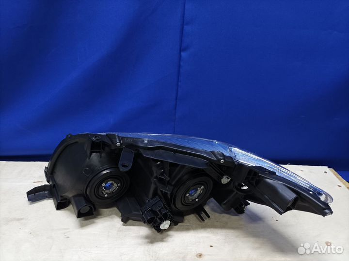 Фара правая Toyota Corolla 10 Е150 2007-2013
