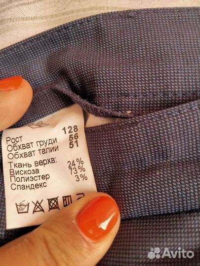 Школьная форма и голубая рубашка на мальчика