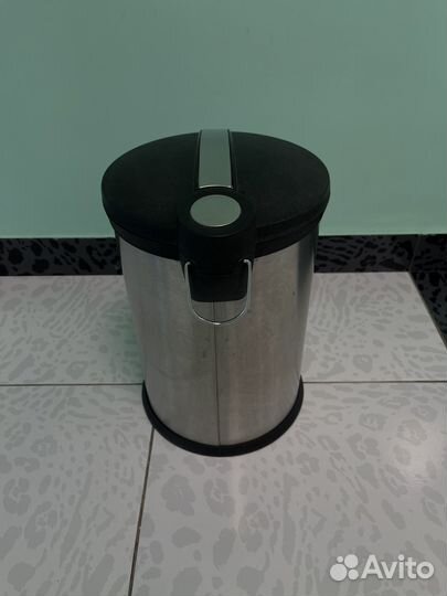 Мусорное ведро с педалью 30 литров