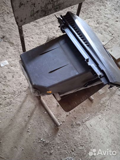 Бардачок nissan tiida