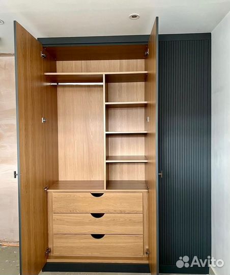 Распашной шкаф