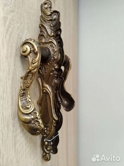 Старинные дверные ручки с накладками