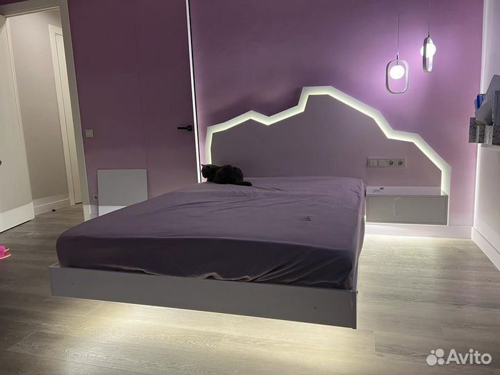 Парящая кровать из металла