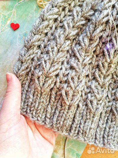 Шапка вязаная ручной работы