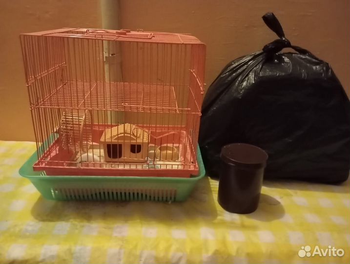 Клетка для грызунов с кормом и 2 упаковки опилок