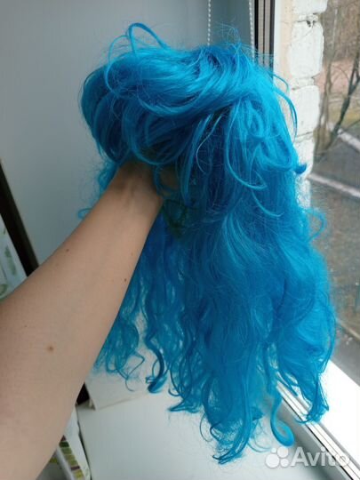 Парик голубой длинный