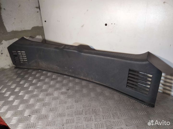 Накладка багажника задняя Renault Megane III