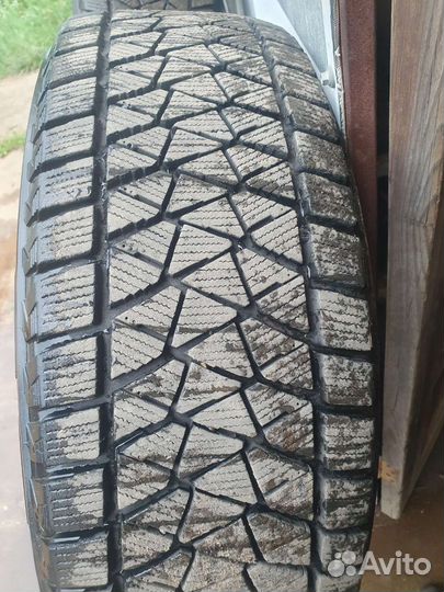 Bridgestone Blizzak DM-V2 225/60 R17