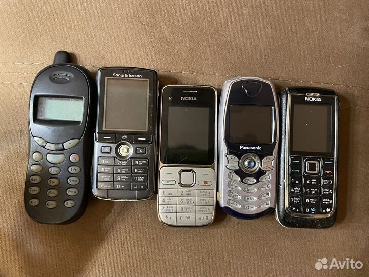 Телефоны кнопочные из 2000 гг