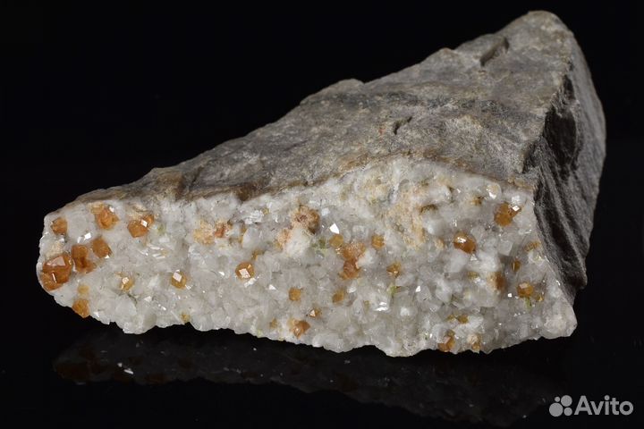 Друза кристаллов. Гроссуляр, кальцит. Лот №1176