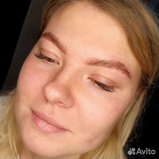 Визажист бровист