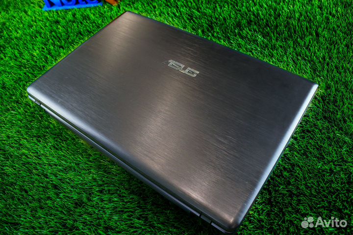 Ноутбук Asus 15,6 дюймов c SDD диском