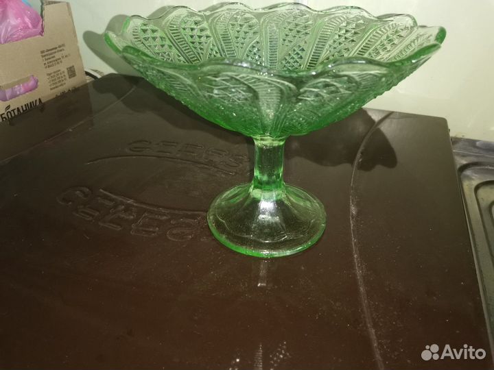 Ваза для фруктов на ножке цветное стекло СССР