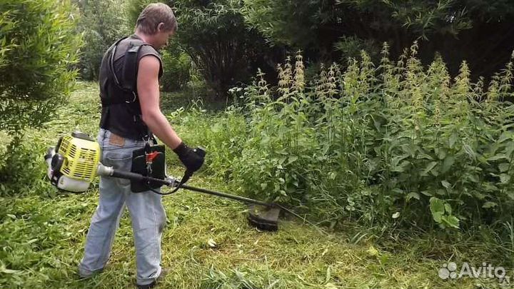 Покос травы триммером