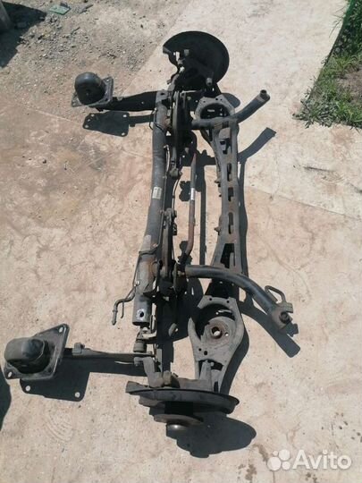 Задняя балка Фольксваген Тауран