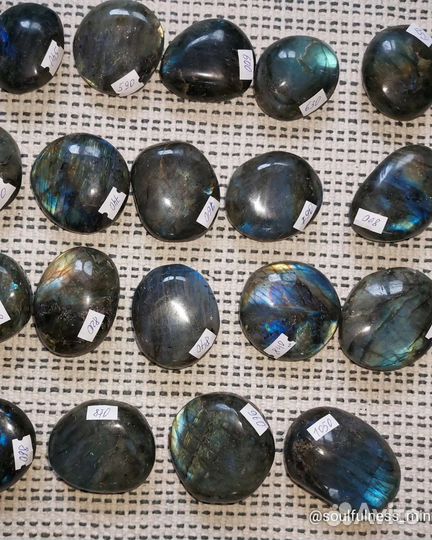 Лабрадор галтовка крупная