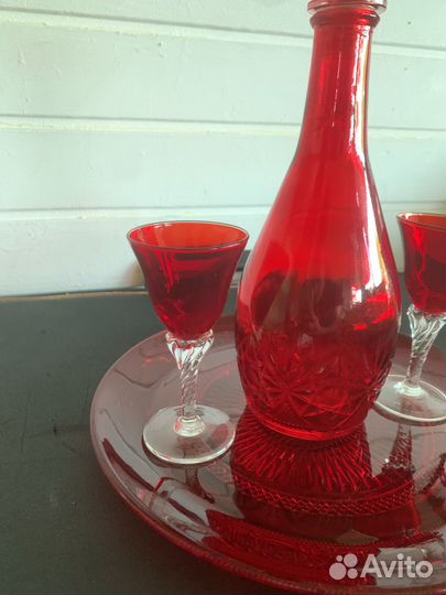 Графин с рюмками цветное стекло