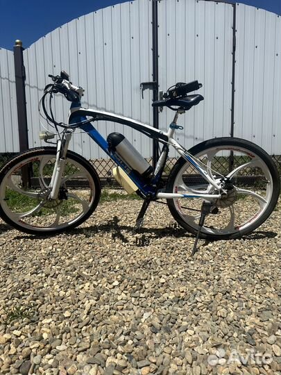 Электровелосипед на литых дисках