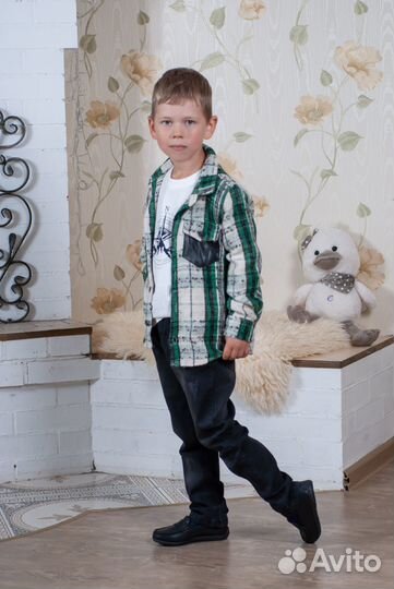 Рубашка к летку с брюками и футболкой