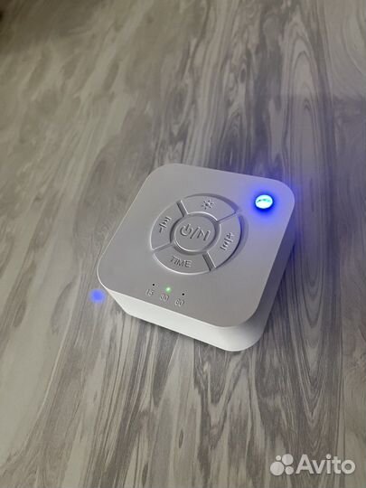 Ночник с белым шумом