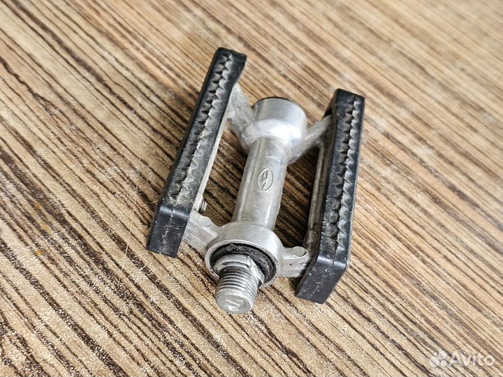 Левая педаль