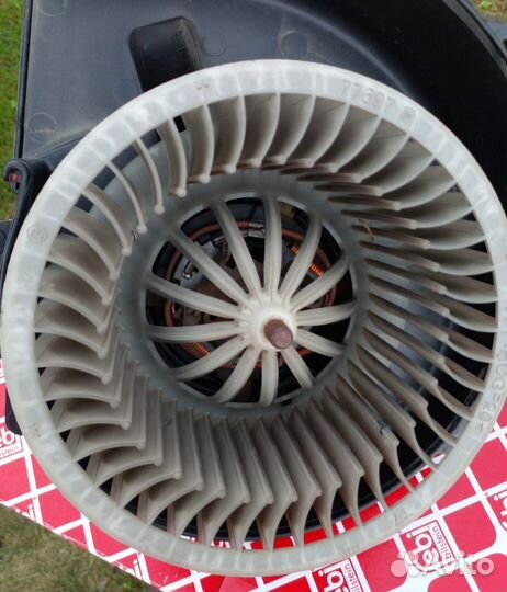 Электродвигатель отопителя салона Шкода рапид