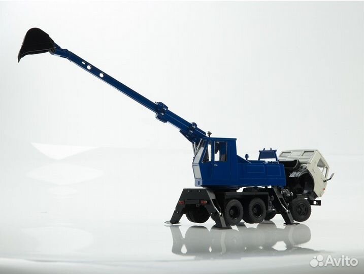 102903 Экскаватор эо-3532 (5511)