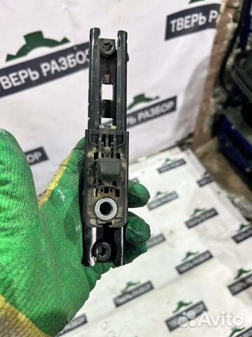 Механизм регулировки ремня безопасности - Ford