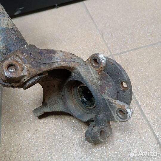 Кулак поворотный левый Форд Фиеста 3