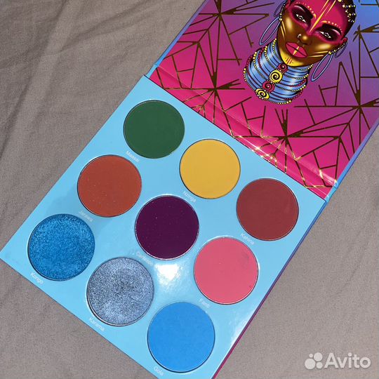 Палетка теней Juvia‘s Place, Revolution, Lamel