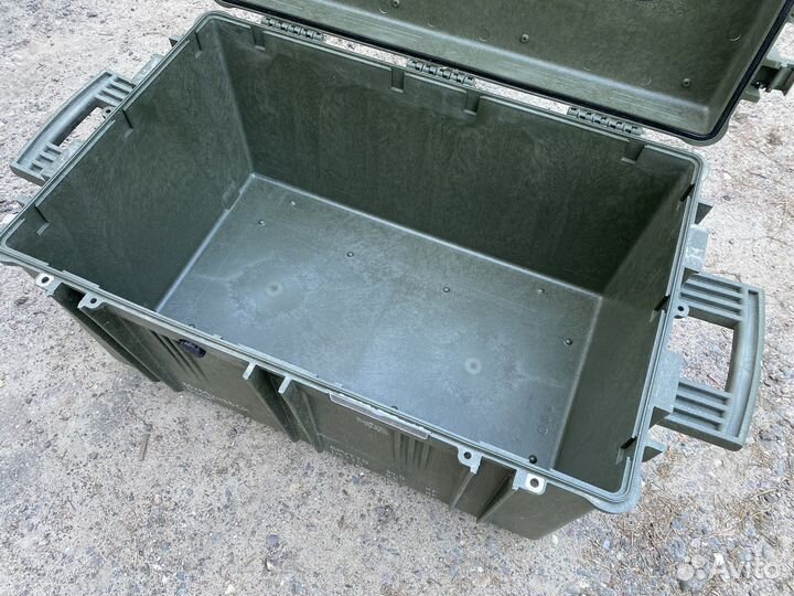 Большой ударопрочный кейс на колёсах Explorer 7745