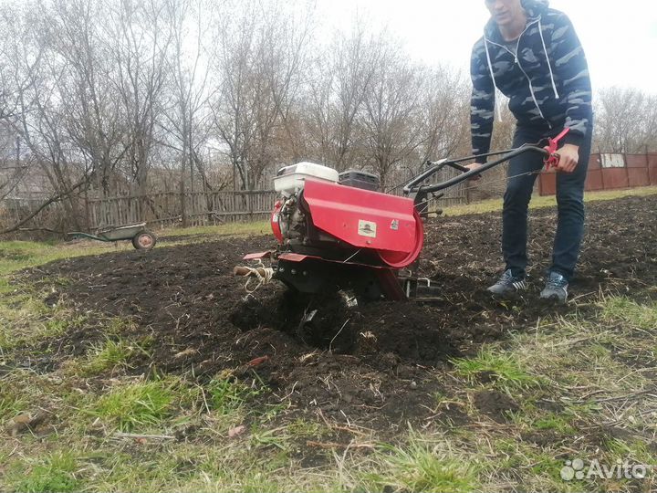 Вспашка земли мотоблоком
