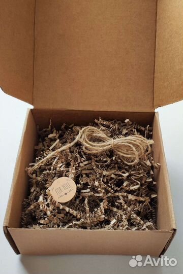 Коробка подарочная с наполнителем (новая)